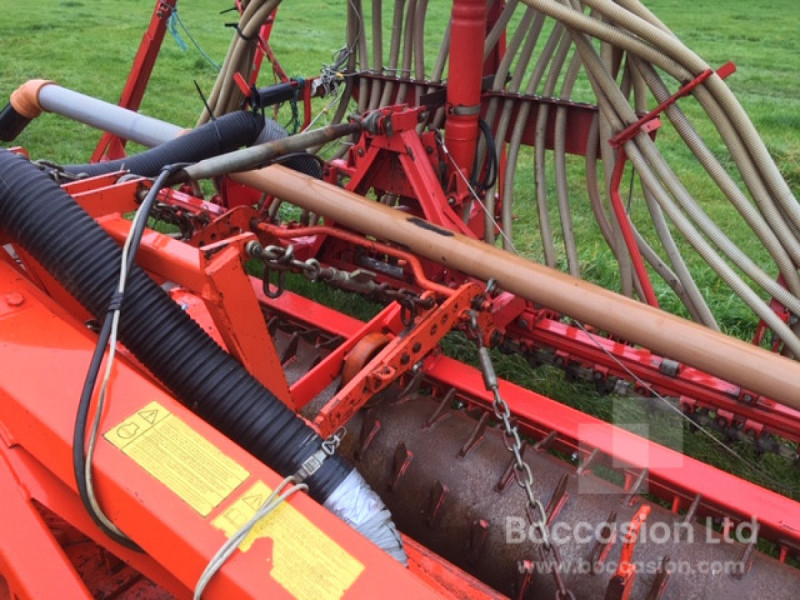 1992 Kuhn HR4002D and Accord DF1 front hopper