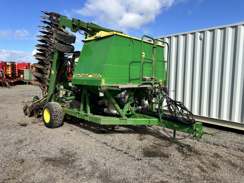 2000 John Deere 740A 8m