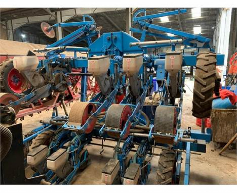 2000 Monosem 9 row carrot seeder