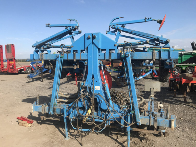 2000 Monosem 9 row carrot seeder