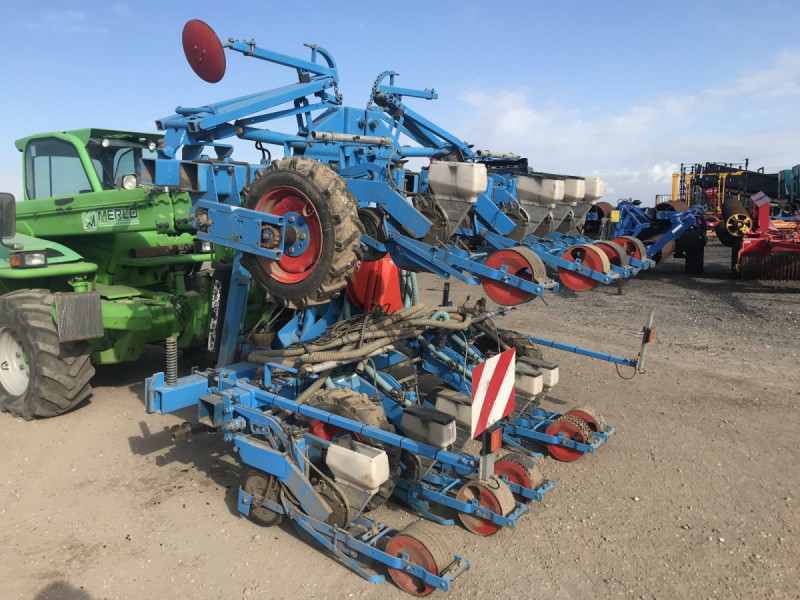 2000 Monosem 9 row carrot seeder