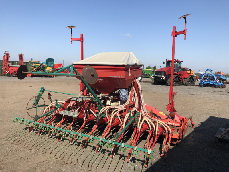 2001 Kuhn HR 4003D-ACCORD-DA 4m combination drill.