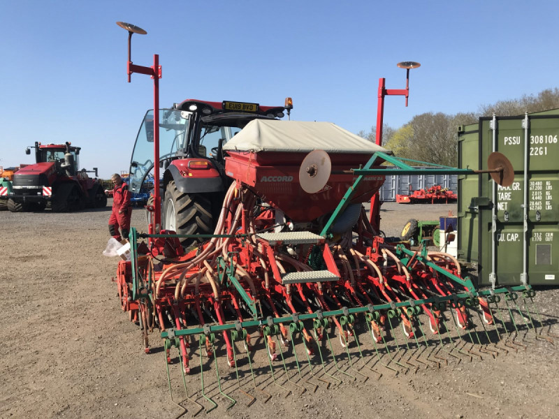 2001 Kuhn HR 4003D-ACCORD-DA 4m combination drill.