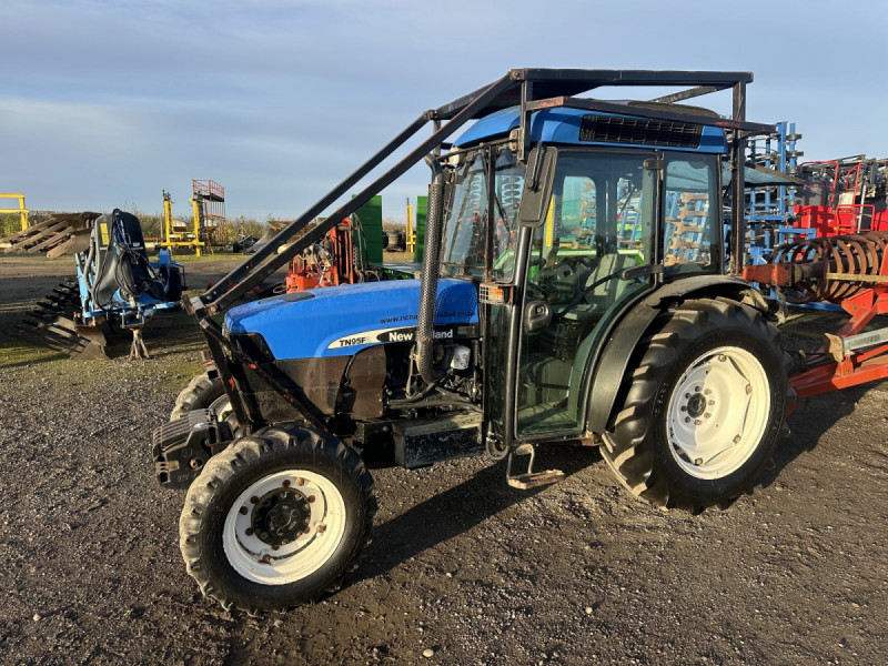 2004 New Holland  TN95FA orchard