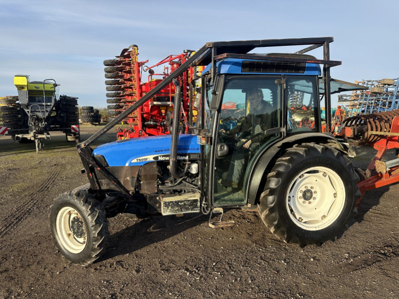 2004 New Holland  TN95FA orchard