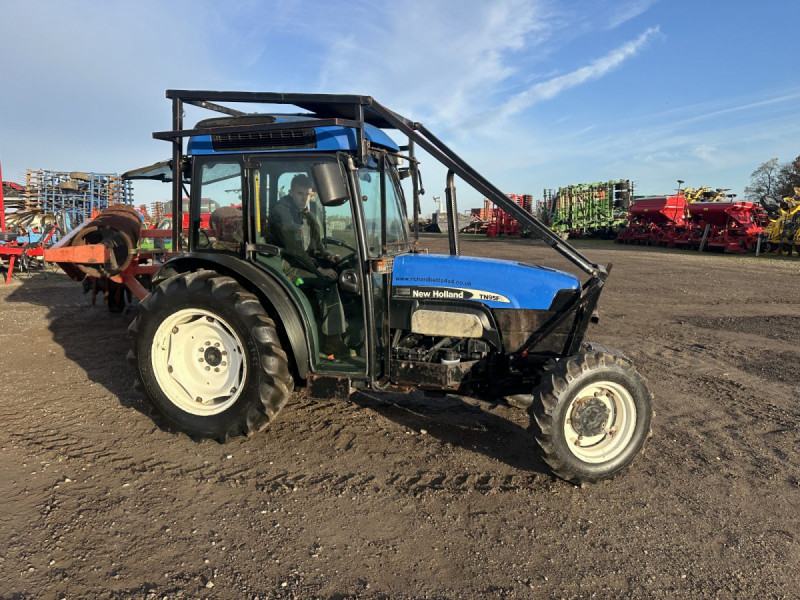 2004 New Holland  TN95FA orchard