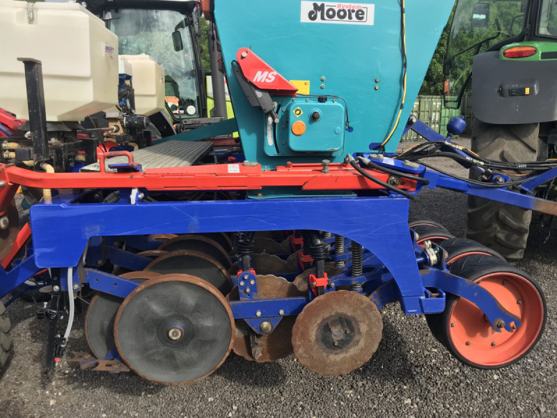 2006 Moore Unidrill DP300