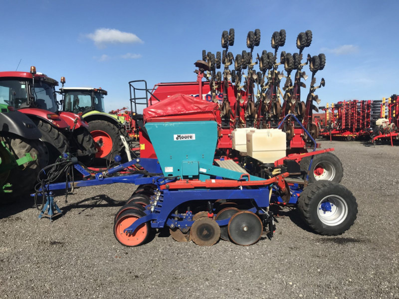 2006 Moore Unidrill DP300