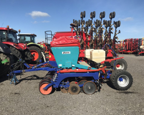 2006 Moore Unidrill DP300