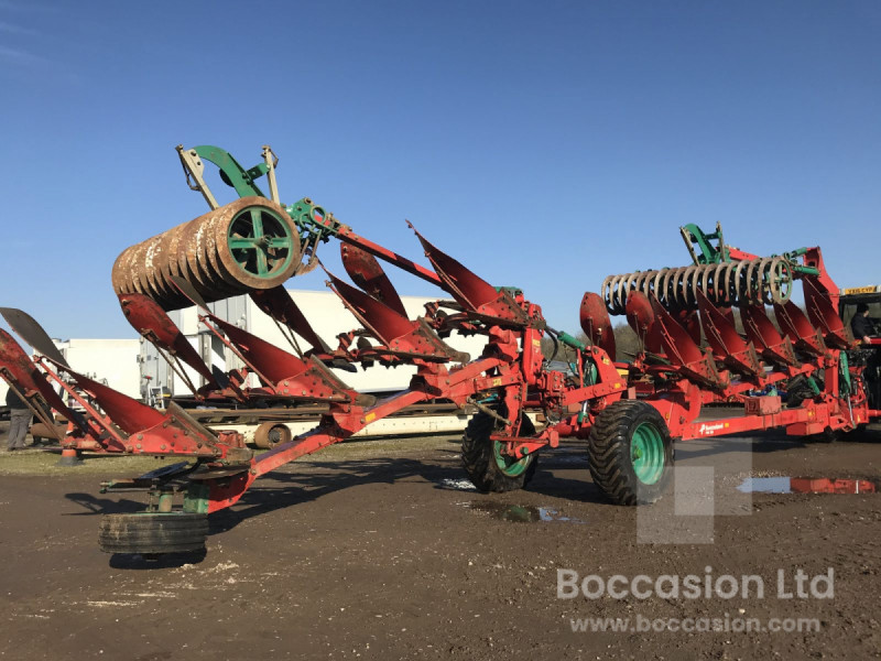 2007 Kverneland PW 100 9 furrow wagon ploughs