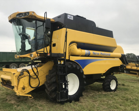 2009 New Holland CSX 7040