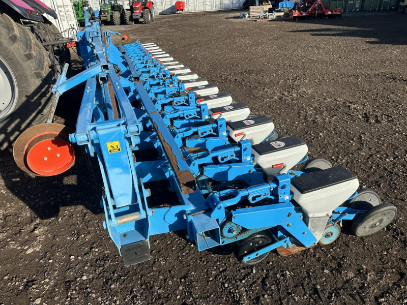 2010 Monosem  Meca V4 Drill beet drill 18 row mounted hydraulic folding