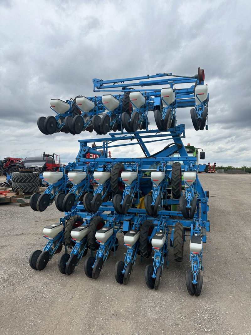 2010 Monosem  Meca V4 Drill beet drill 18 row mounted hydraulic folding