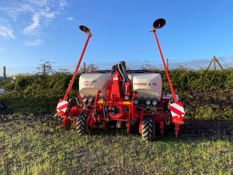 2013 Kuhn Maxima 2 TS  6 row and fertiliser.