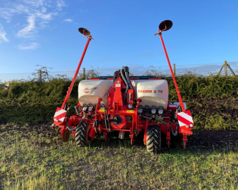 2013 Kuhn Maxima 2 TS  6 row and fertiliser.