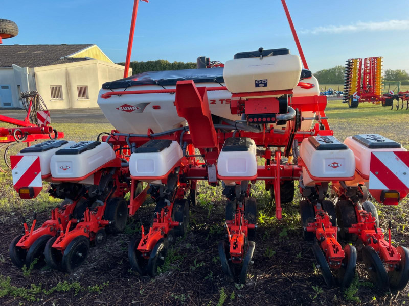 2013 Kuhn Maxima 2 TS  6 row and fertiliser.