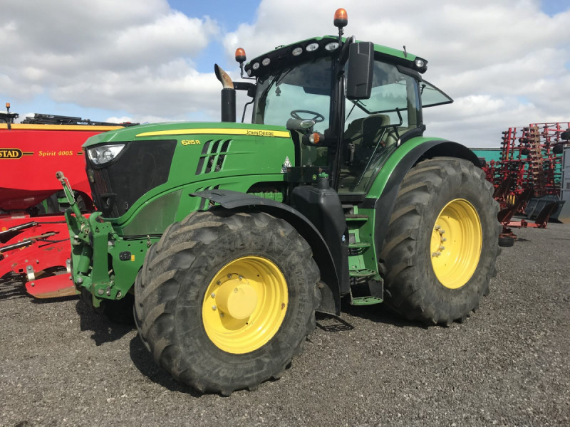 2016 John Deere 6215R