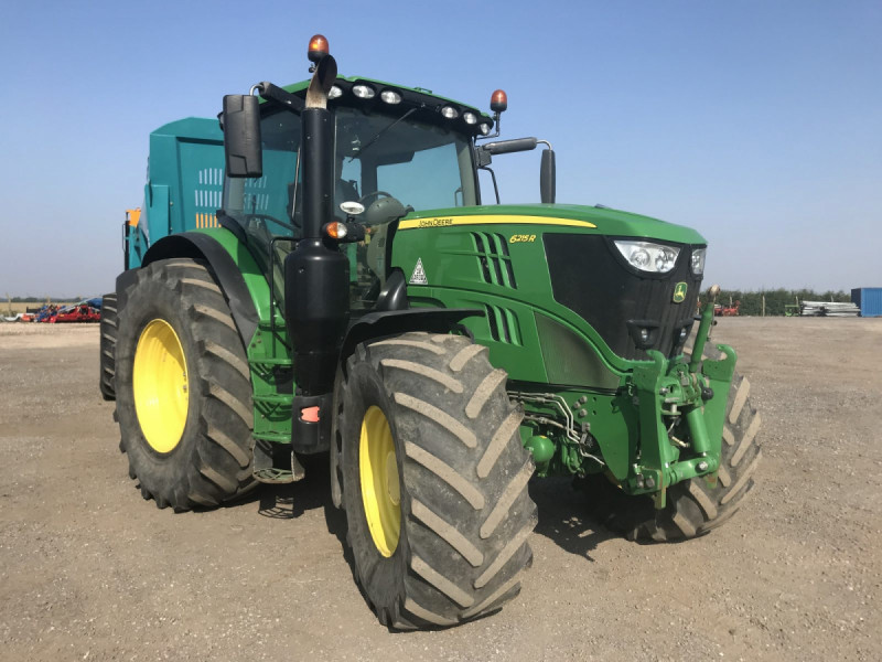 2016 John Deere 6215R