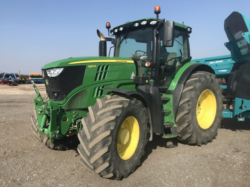 2016 John Deere 6215R