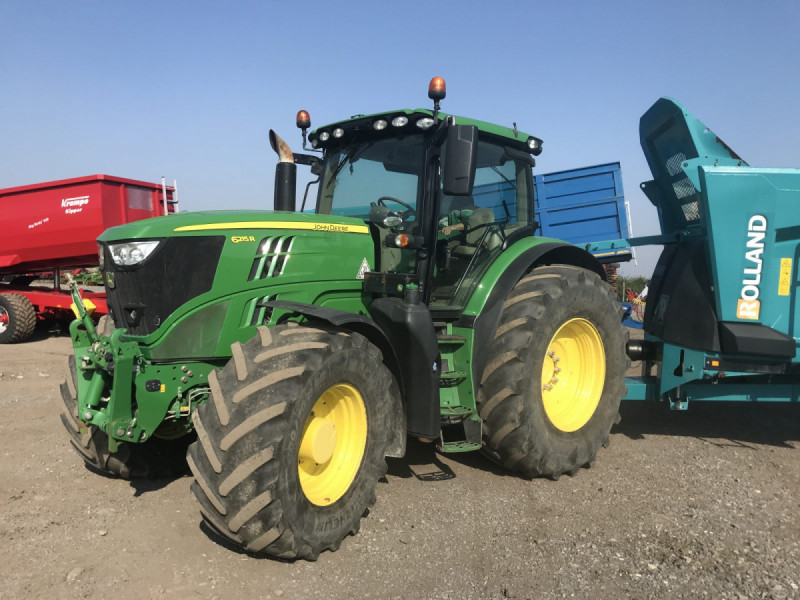 2016 John Deere 6215R