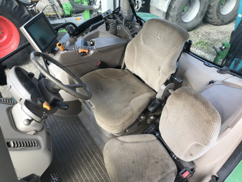 2016 John Deere 6215R