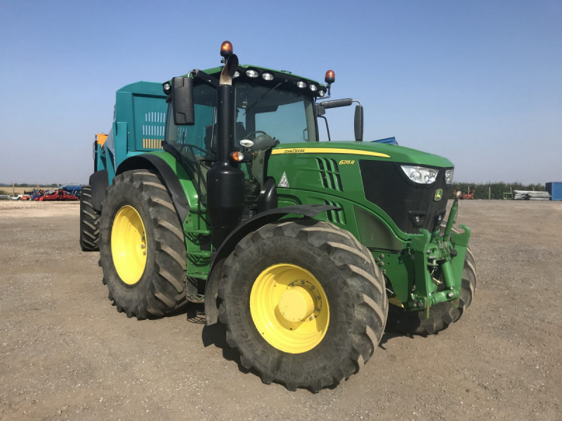 2016 John Deere 6215R