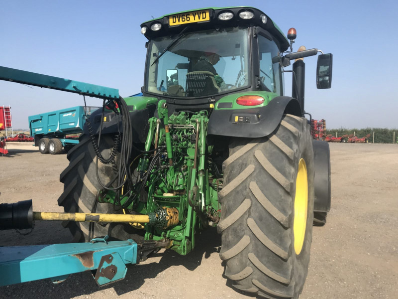 2016 John Deere 6215R