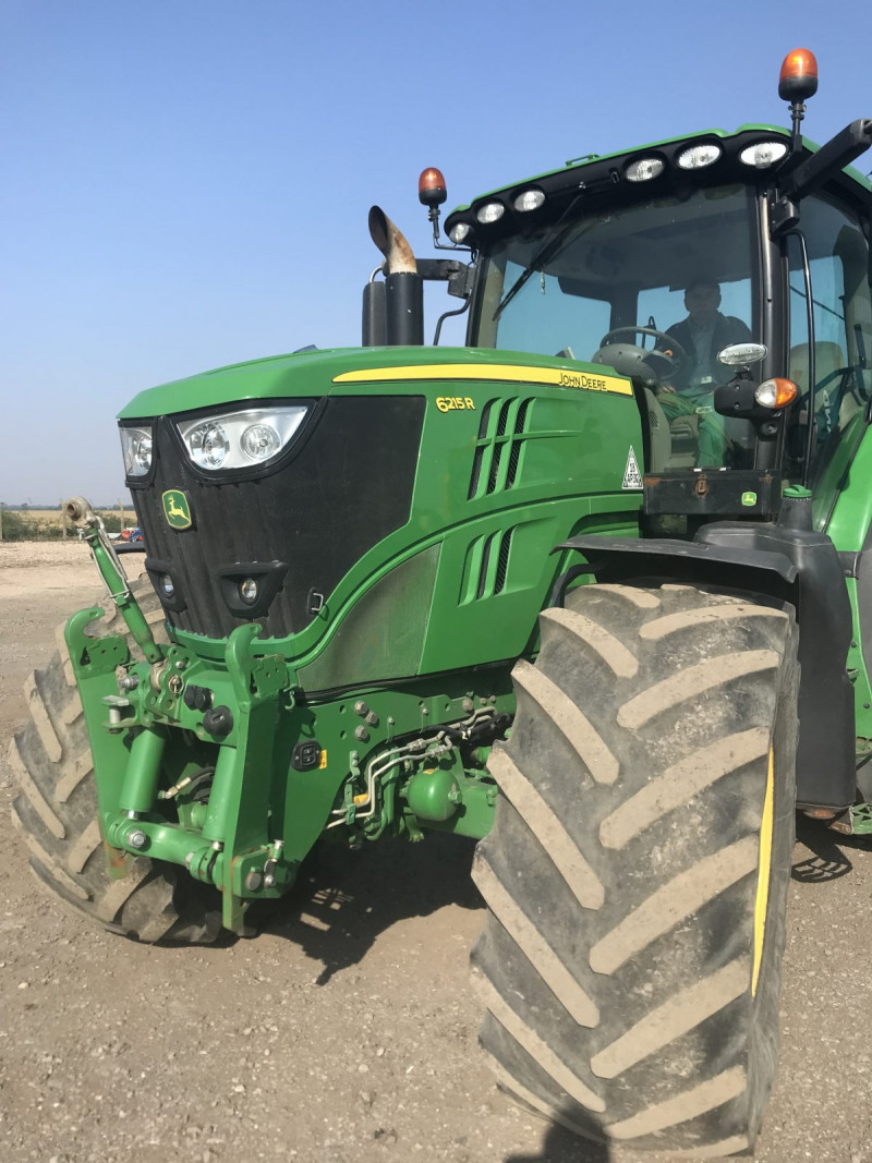 2016 John Deere 6215R