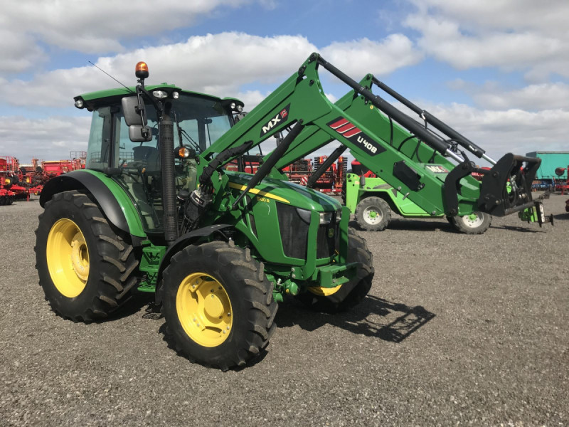 2017 John Deere 5100R