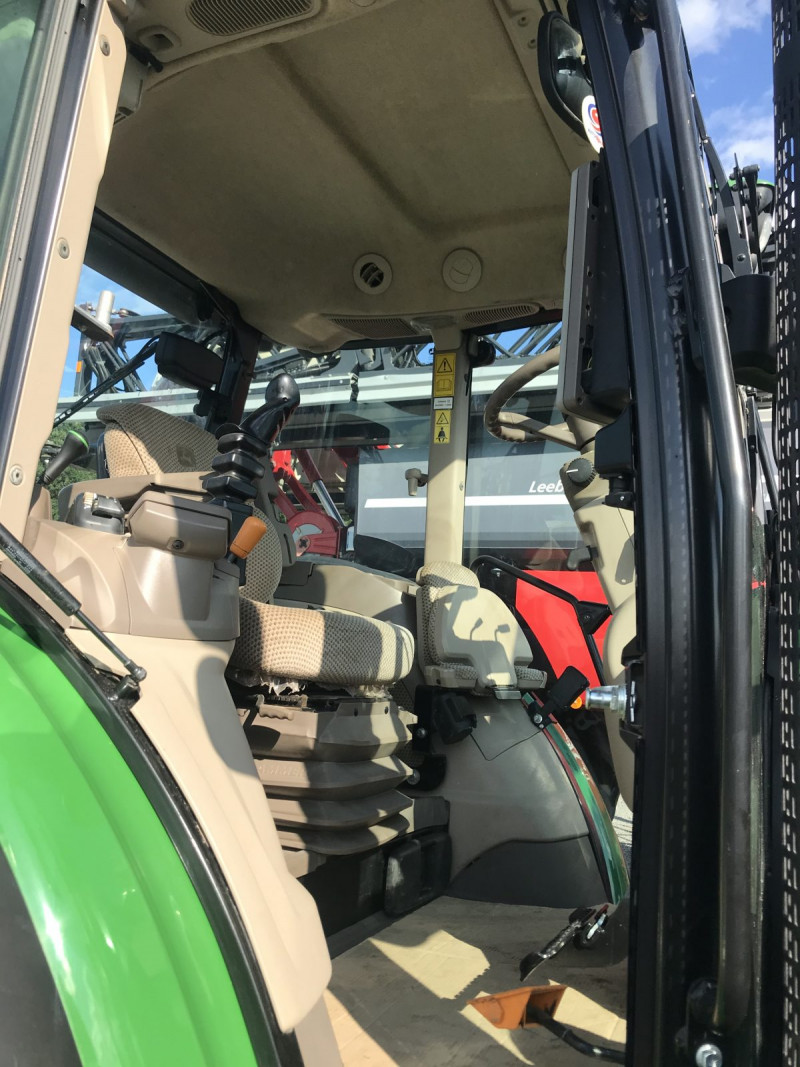 2017 John Deere 5100R