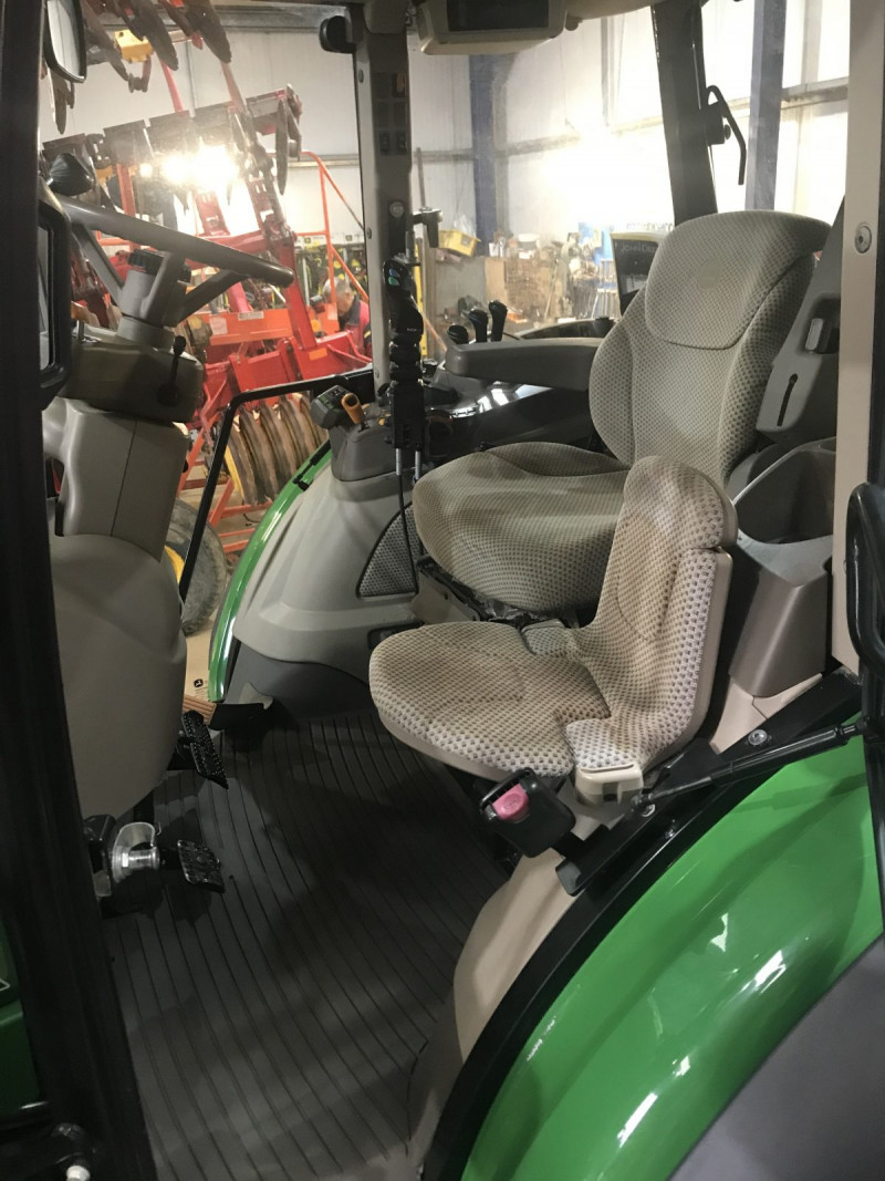 2017 John Deere 5100R