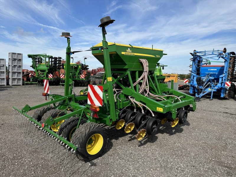 2017 John Deere 750A 4m