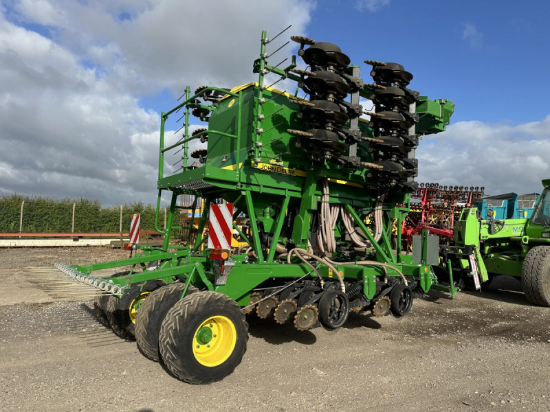 2020 John Deere 750A 6m ProSeries Opener