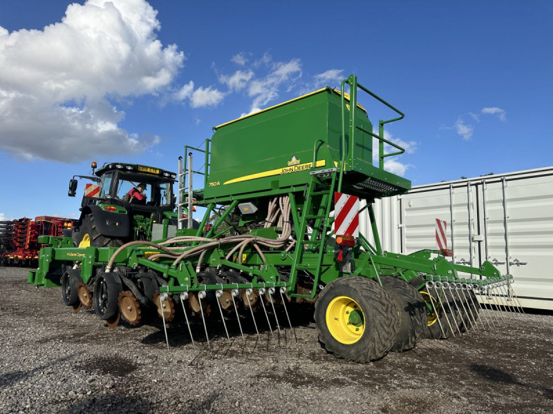 2020 John Deere 750A 6m ProSeries Opener