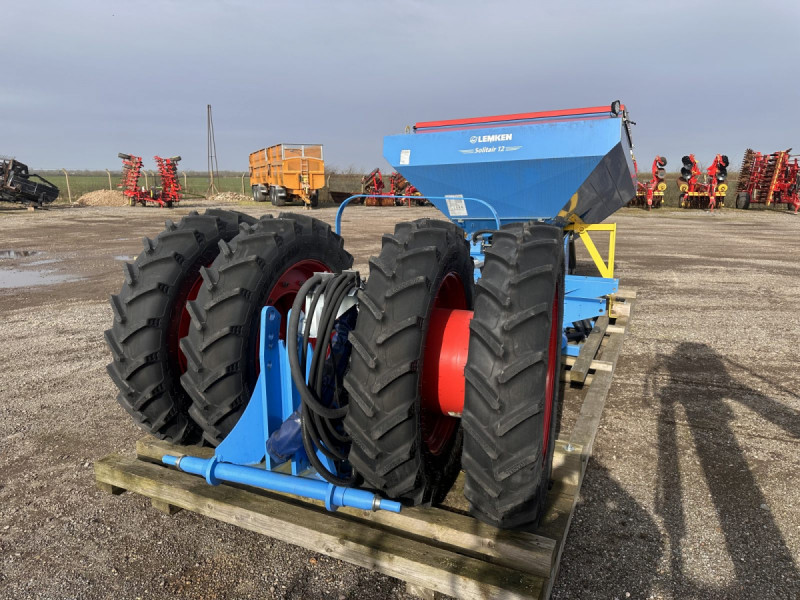 2022 Lemken Solitair 12 SW seed trailer kit.