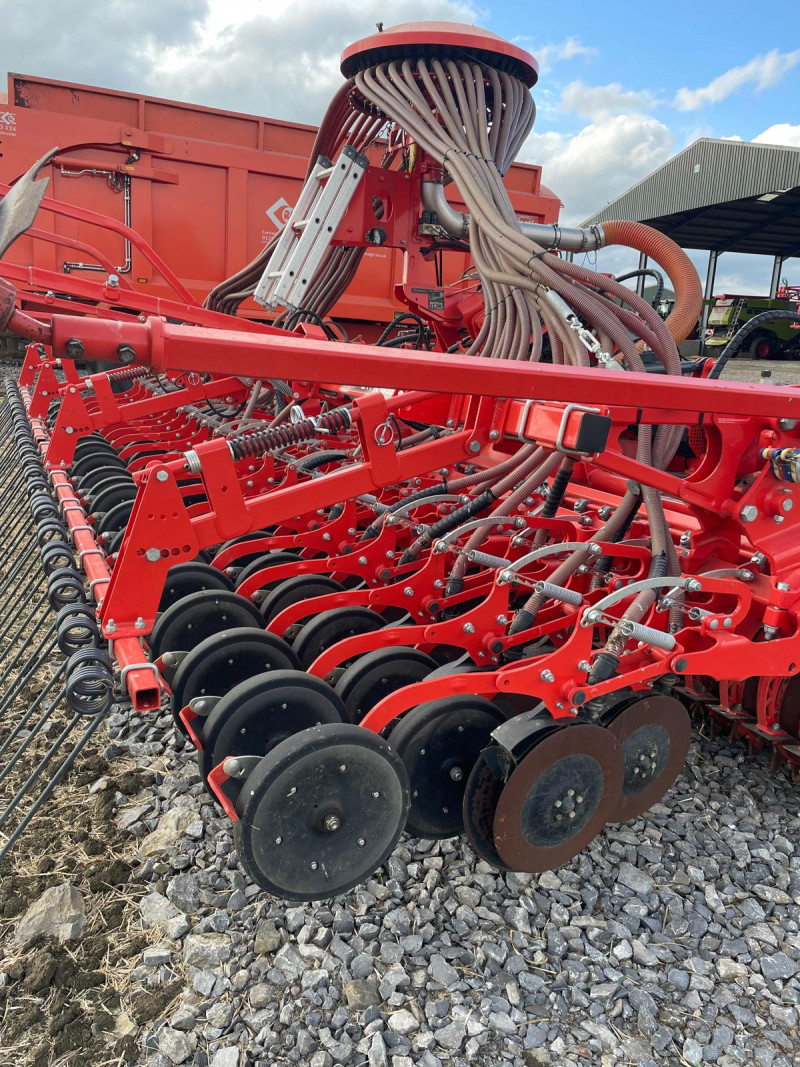 2023 Kuhn HR 6040 RCS and VENTA TF 1512 6m