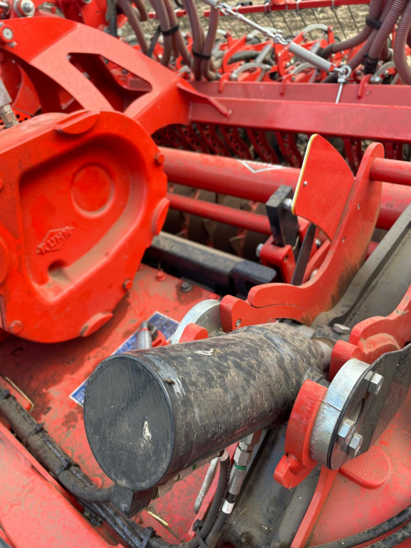 2023 Kuhn HR 6040 RCS and VENTA TF 1512 6m