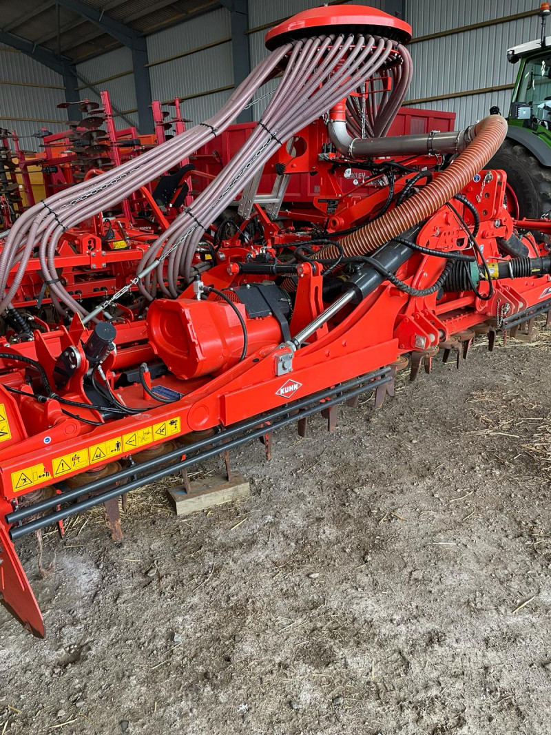 2023 Kuhn  HR 6040 RCS and VENTA TF 1512 6m combi.